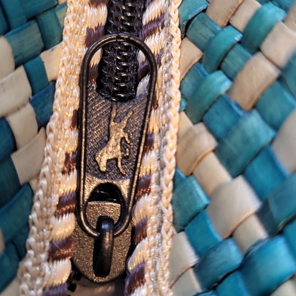 Vintage Mid Century Blue and Cream Straw Woven Handbag w/ Wooden Handles - Picture 10 of 12